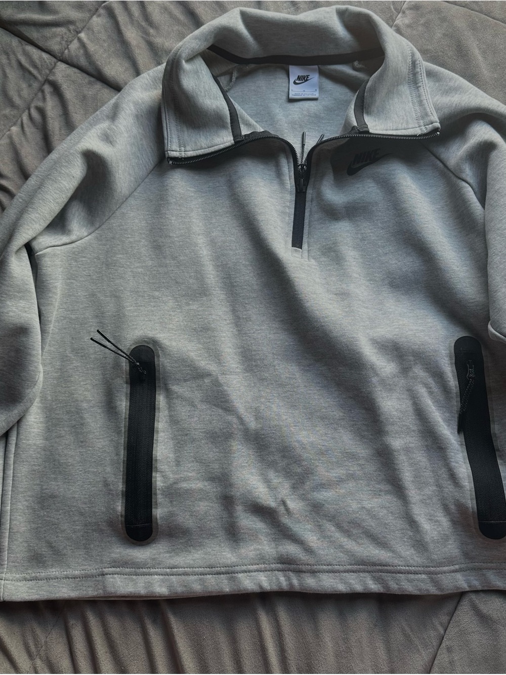 Nike Men’s Light Gray Half-Zip Pullover with Black Accents